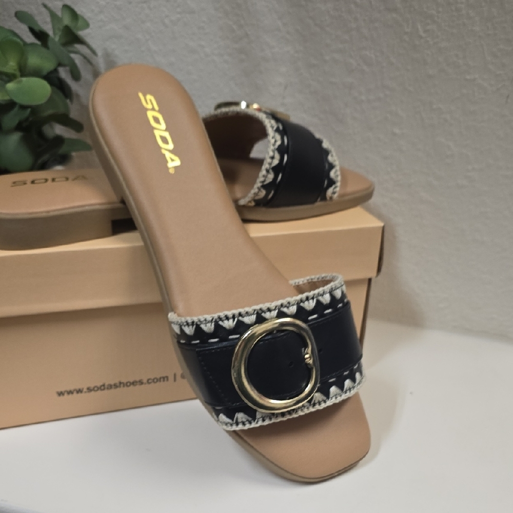 SODA Black and Cream Buckle Sandals 8.5